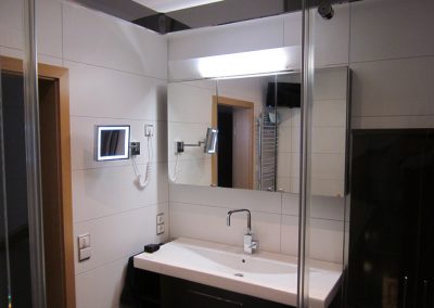 Badezimmer mit Waschbecken