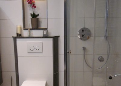 Dusche und WC